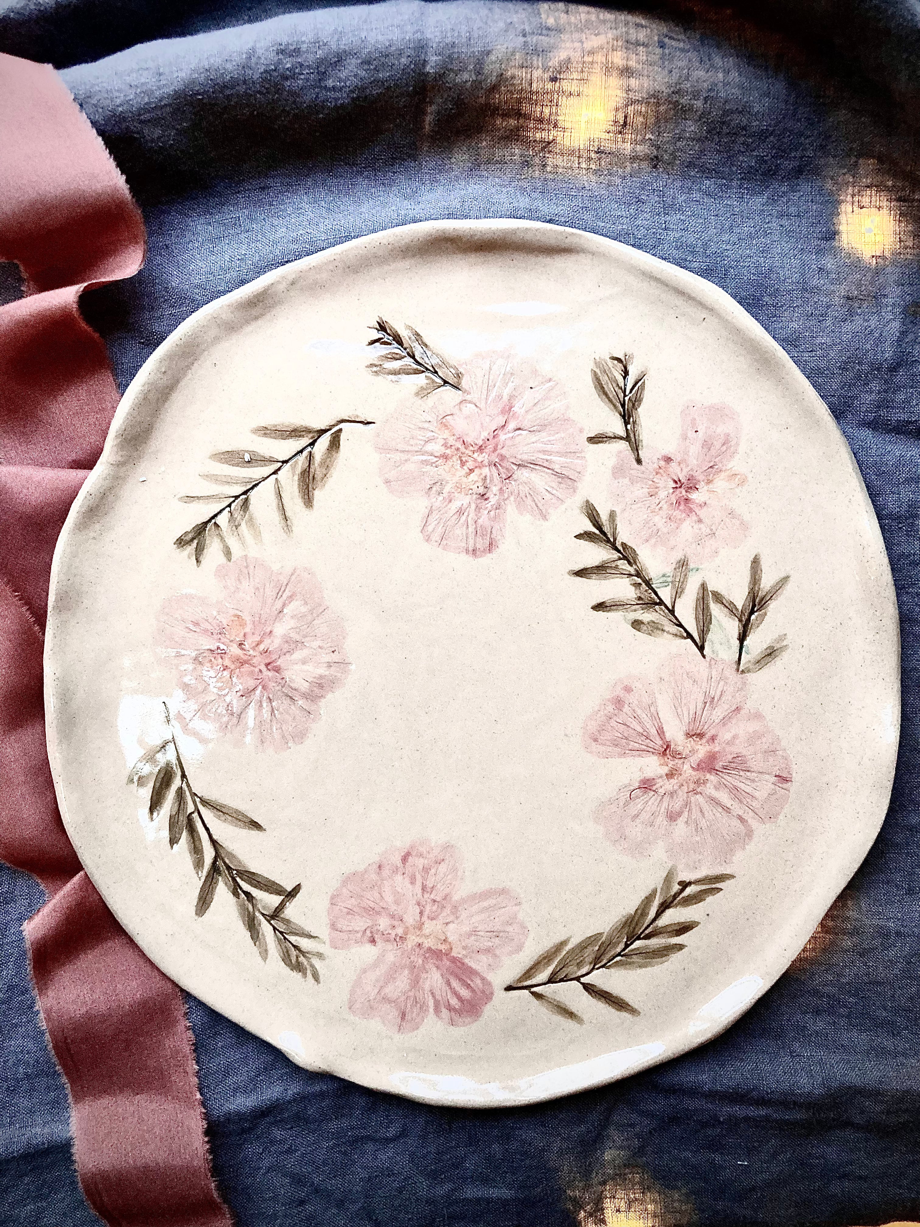 Floral wreath plate